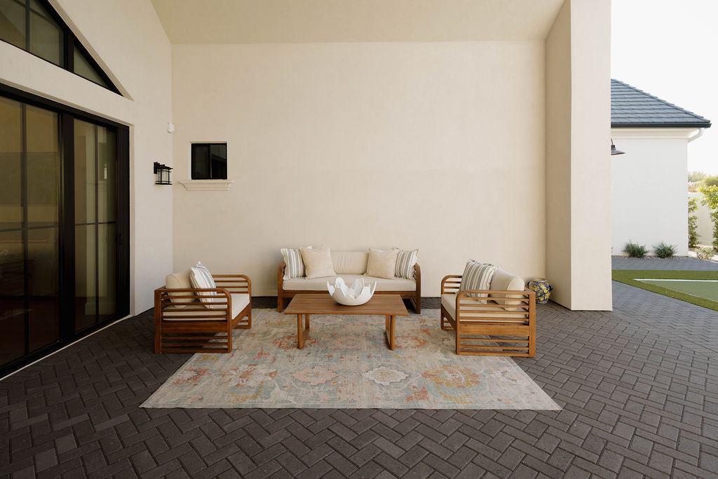 Outdoor Lounge