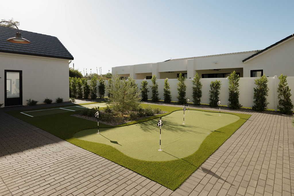 Putting Green & Grounds